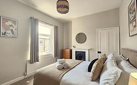 St Pauls Terrace - 2 Bed House Nr Train Station